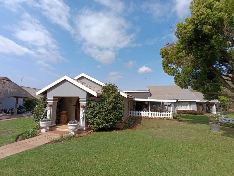 4 Bedroom Property for Sale in Middelburg Eastern Cape